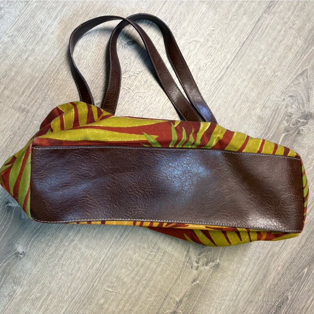 Relic Floral Pattern Purse - Picture 9 of 10